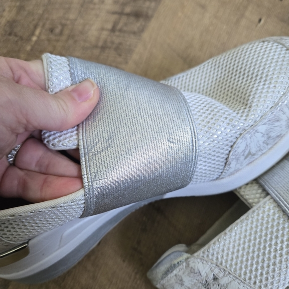 Michael Kors Women's 7m White Slip-On Sneakers - Picture 9 of 11